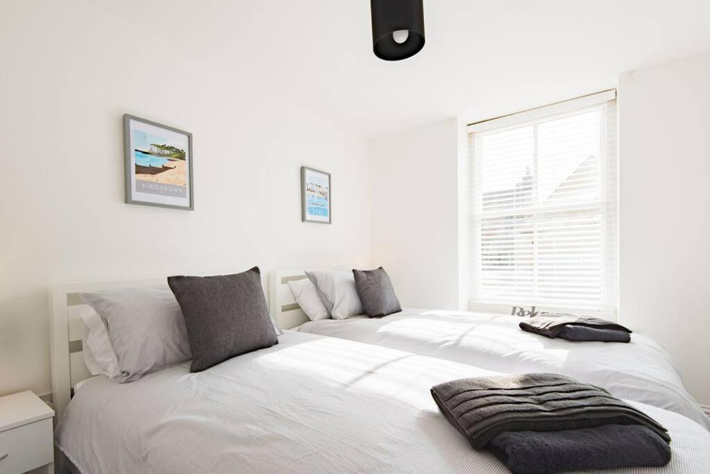 Pebble Bay Apartment Дил Экстерьер фото